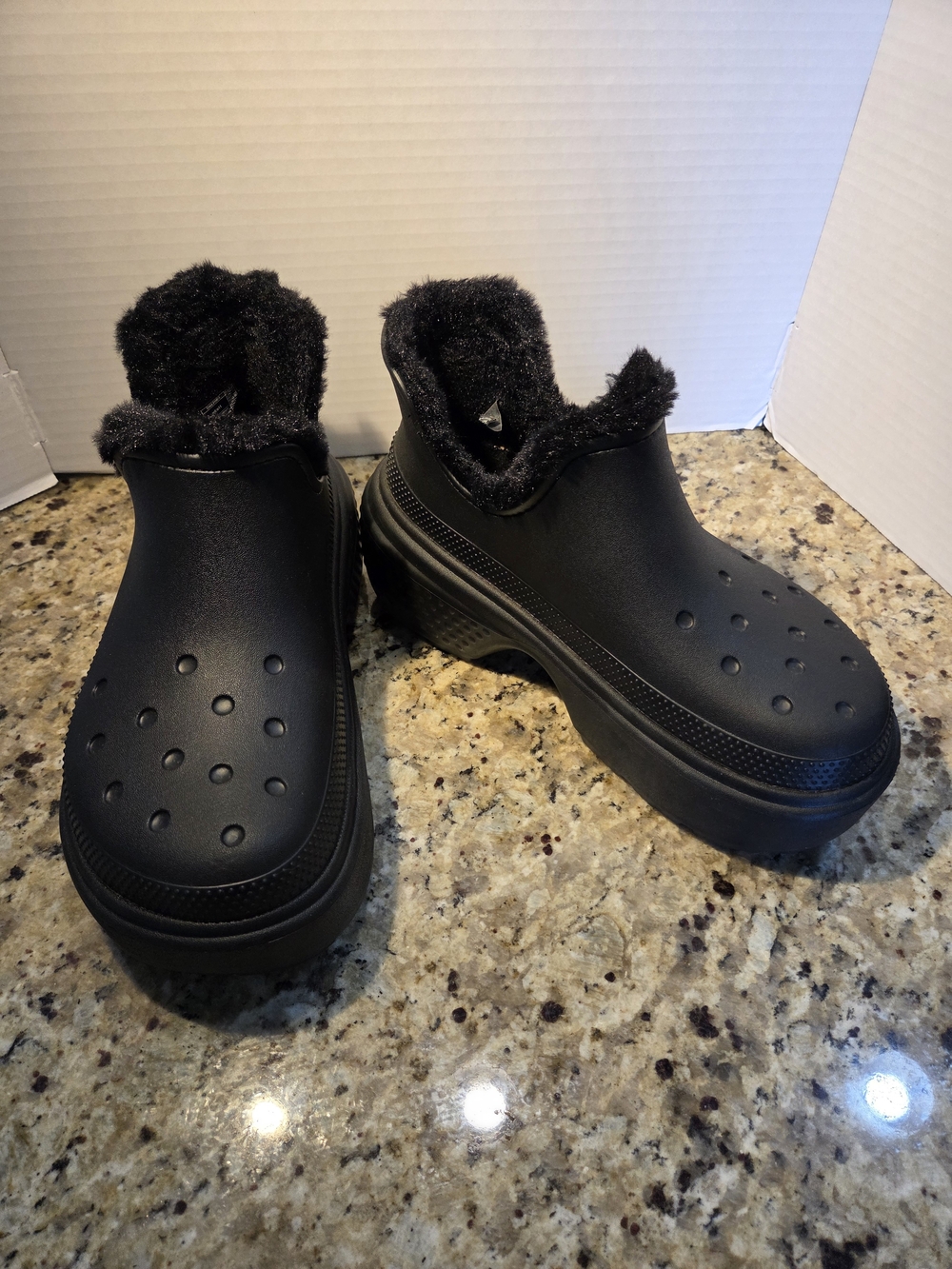 Crocs Faux Fur Lined Stomp Shorty Boots Unisex Black Size M9 W11 Platform 210673